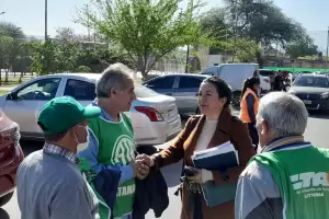 Trabajadores de Villa Dolores le reclamaron a Zenteno que interceda por las despedidas