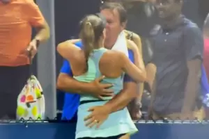 Indignacin por el festejo del padre y entrenador de una tenista de 16