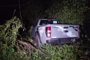 Gan una camioneta en el bingo, la choc estando alcoholizado y dej sin luz a su pueblo