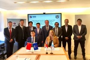 CAMYEN firm un convenio con PowerChina para construir cuatro parques solares en Catamarca