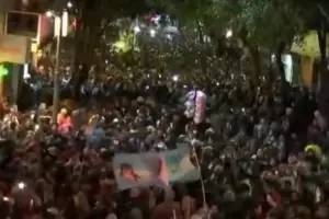 Nuevas imgenes comprometen a Brenda Uliarte: Fueron tomadas das antes del ataque a Cristina Kirchner