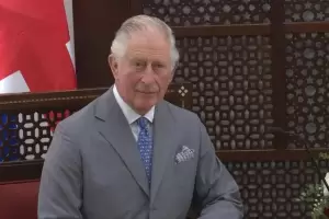 Carlos III parte hacia Londres, da su primer discurso y maana ser coronado