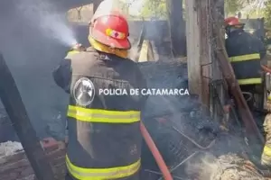 Un octogenario quemaba la basura y termin incendiando su casa