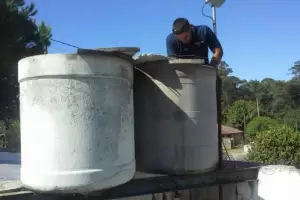 Salud alienta sobre el cuidado y desinfeccin de tanques de agua en viviendas