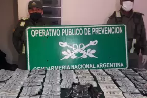 Gendarmer�a Nacional secuestr� 63 mil d�lares transportados en una camioneta