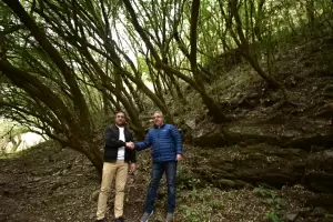 Jalil y el ministro de Ambiente recorrieron el Bosque de Arrayanes