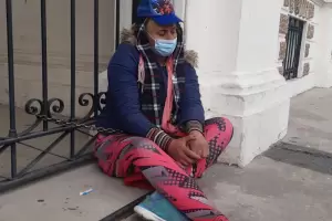 Dos mujeres se encadenaron en el Palacio Municipal en reclamo por trabajo