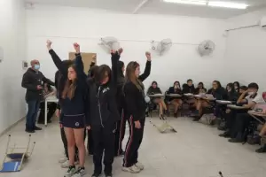 Estudiantes y docentes realizaron un teatro - foro contra el Bullying