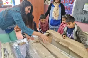 Entregaron mobiliario para jardines de infantes de la provincia