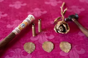 Se expuso en la Casa de Cultura el bastn presidencial y la Rosa por la Paz