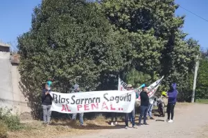 Ahorristas protestaron frente al domicilio de Lucas Retamozo, abogado de Bacchiani