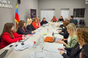 La Intersindical acord un nuevo aumento salarial y la implementacin de la Jornada Completa