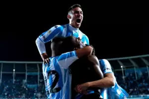 Racing visita a Lans en busca de una victoria que lo haga soar con el campeonato