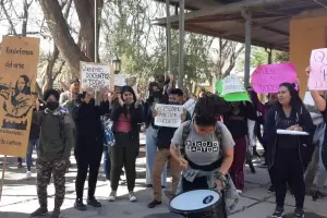 Alumnos y docentes del ISAC reclamaron y Educacin promete el llamado a concursos