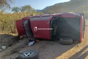 Siniestro vial en Paclin: una camioneta volc y el conductor result lesionado