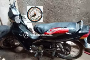 Tras un allanamiento aprehenden a un hombre y recuperan una moto sustrada