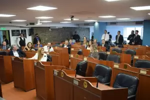 El oficialismo propuso tratar la reforma de la Constitucin y la oposicin abandon el recinto