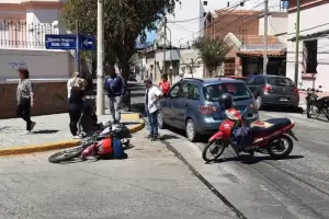 Motociclista result lesionado tras un accidente vial