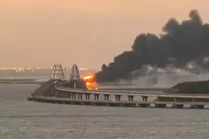 VIDEO: explot un camin bomba en el puente de Crimea