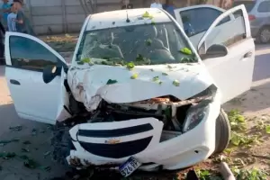 Le quisieron jugar una broma a un amigo pero termin mal: le destrozaron el auto