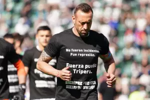 No fueron incidentes, fue represin: la remera que lucieron los jugadores de Gimnasia ante Banfield