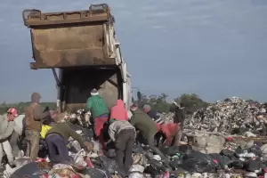 Un indigente muri aplastado por una mquina recicladora mientras dorma en un basural