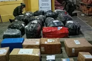 Incautaron importante cantidad de mercadera y hojas de coca