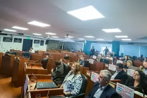 Cruces: el oficialismo dej sin qurum la sesin y la oposicin los acus de "huir" del debate