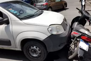 Una mujer result lesionada y qued inconsciente tras un accidente vial en pleno centro