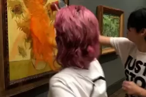 Activistas ecologistas arrojaron sopa sobre la pintura Los girasoles de Van Gogh en la National Gallery de Londres