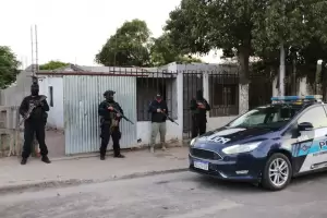 En un allanamiento, secuestraron dinero, cocana y marihuana: hay un detenido