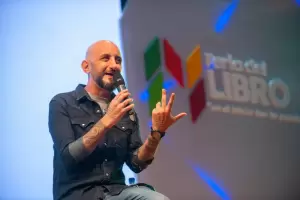 Ante un auditorio colmado, El Pela Romero present Basta de Amores de Mierda