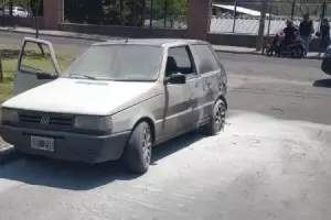 Se incendi un automvil en inmediaciones del "San Juan"