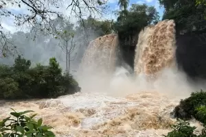 La creciente arrastr parte de la pasarela a Garganta del Diablo, en Cataratas del Iguaz