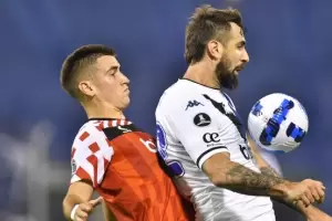 Vlez gole 4 a 0 a Estudiantes en Liniers