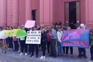 Todos con Nico Reyna: los fans se reunieron en el Paseo de la Fe a la espera de una actuacin decisiva