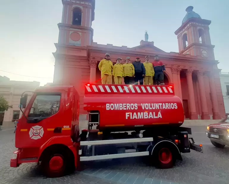 Nueva unidad de los bomberos voluntarios de Fiambal - Bendicin