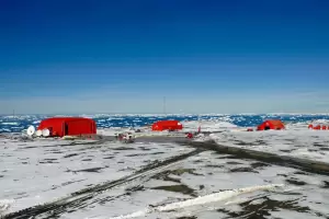 Brutal agresin en la Base Marambio: un militar atac a mazazos a otro mientras dorma