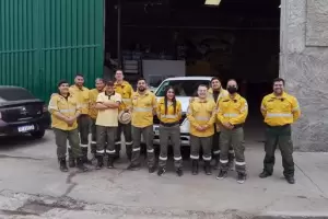 Brigadistas catamarqueos viajan a combatir un incendio en Salta