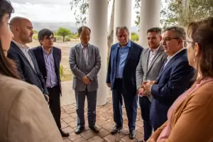 El Gobernador se reuni con POSCO para negociar la exportacin de aceite de oliva