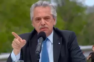 Alberto contra Milei: Los libertarios son los que buscan la libertad o los que le pusieron una pistola en la cabeza a CFK?