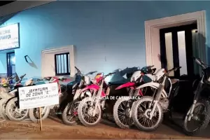 Campo de Piedra Pmez: demoran a 16 turistas por provocar daos en el sitio