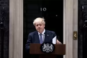 El ex primer Ministro britnico Boris Johnson regres al Reino Unido para lanzar su candidatura