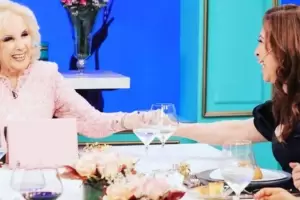 Lizy Tagliani sorprendi� a Mirtha Legrand y le pidi� que sea la madrina de su casamiento