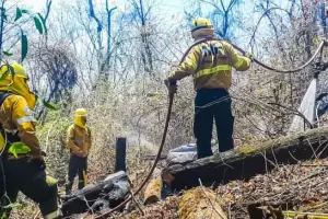 Intensa labor de los brigadistas catamarqueos en Salta