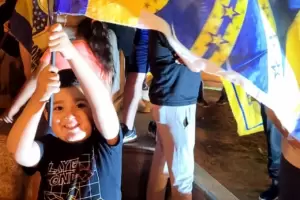 Cientos de hinchas salieron a celebrar que Boca es campen