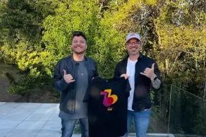 Damin Crdoba cantar en el "Bum Bum" de La Mona Jimnez