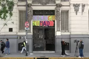 Tomas de escuelas en CABA: el gobierno porte�o denunci� a 366 padres y les reclama $50 millones de pesos