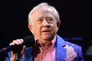 Muri� Leslie Jordan, comediante y actor de series como American Horror Story