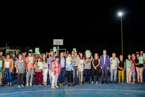 Vecinos del barrio Sierra Brava recibieron las escrituras de sus viviendas